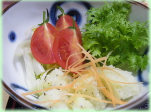 屋久島産の野菜を使ったサラダ